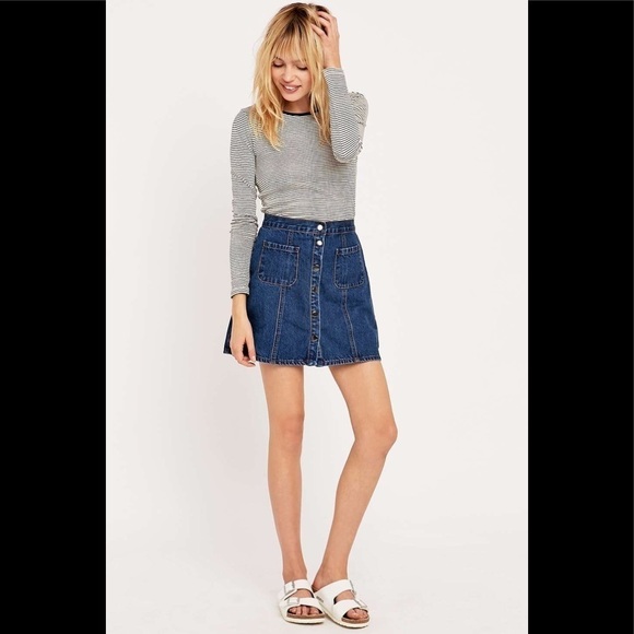 ✨Urban Outfitters Button BDG Front Denim Mini Skirt✨ - Picture 6 of 15